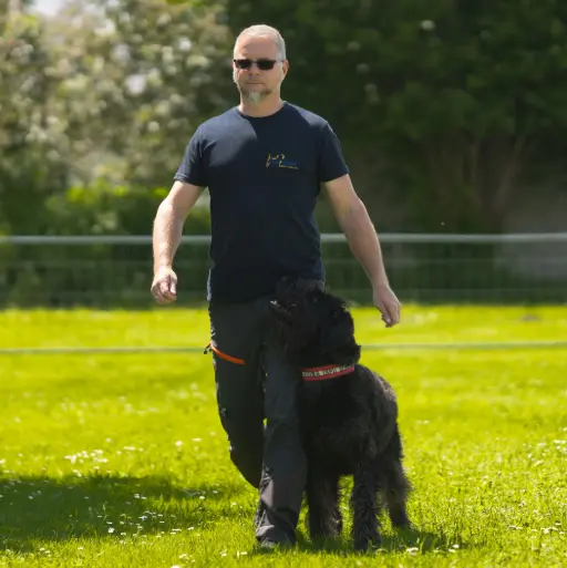 Reinhold Steingruber mit Hund beim Training