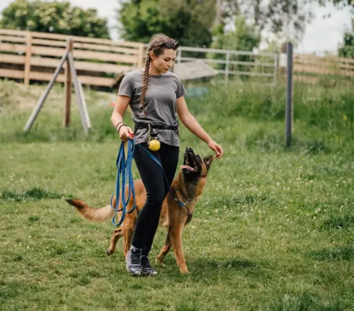 Barbara Kusché mit Hund beim Training